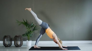 Kort yoga stretch for hele kroppen