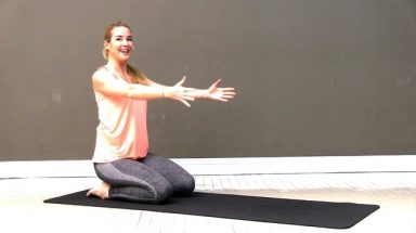 Pilates trening for styrking av rygg og skulder